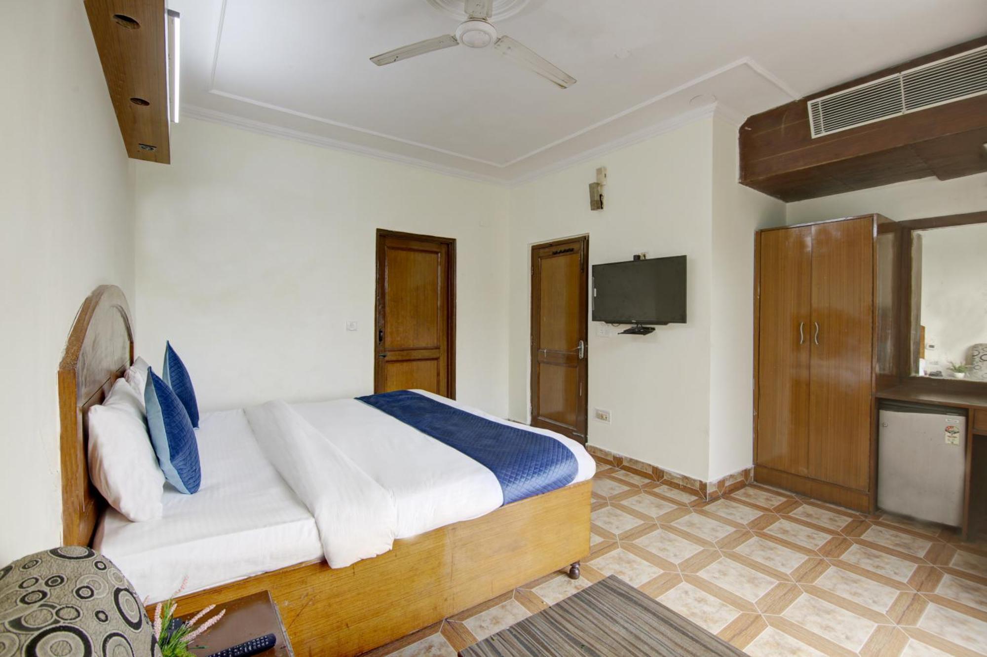 Hotel The Eden Park 诺伊达 外观 照片