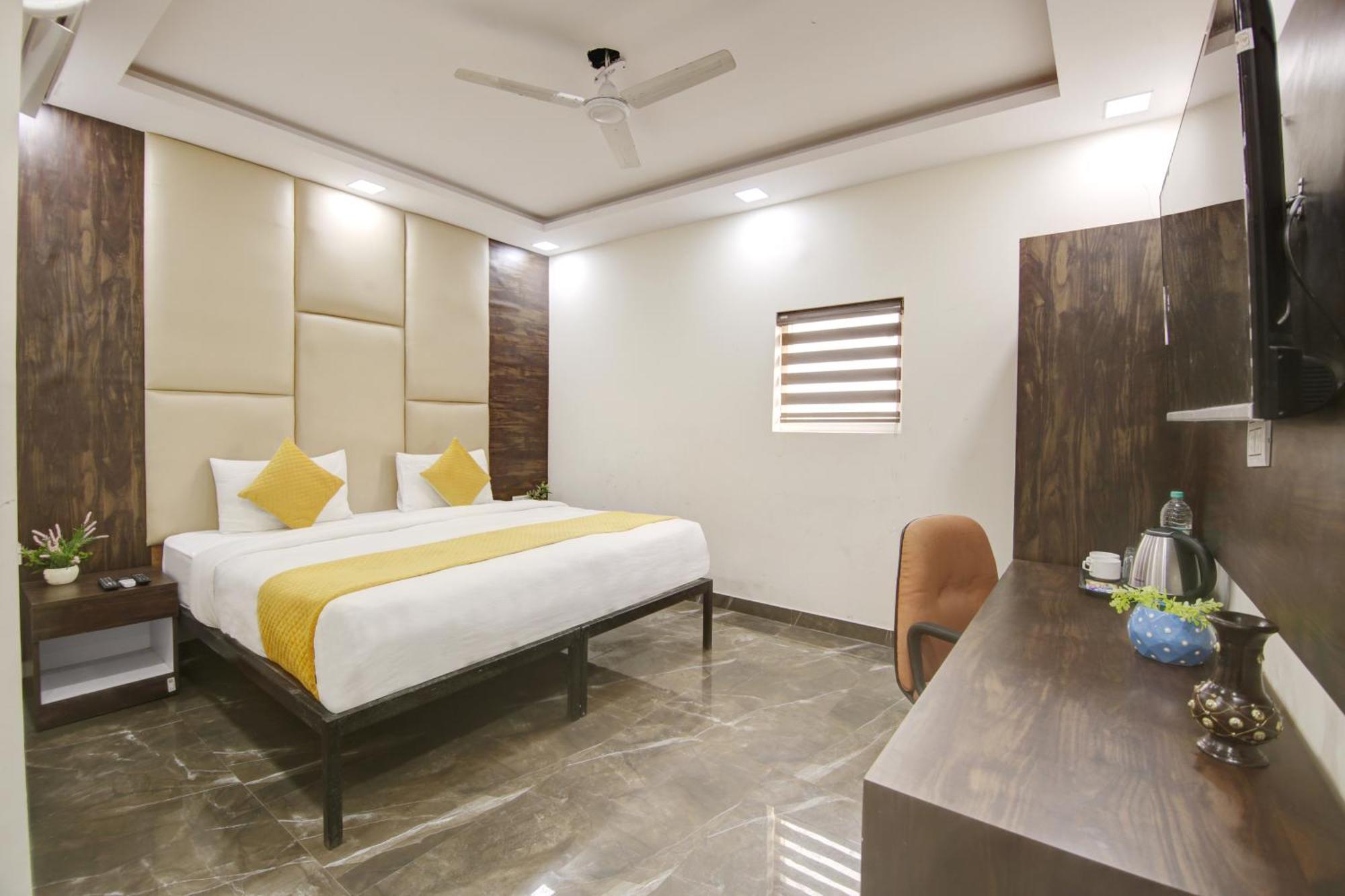 Hotel The Eden Park 诺伊达 外观 照片
