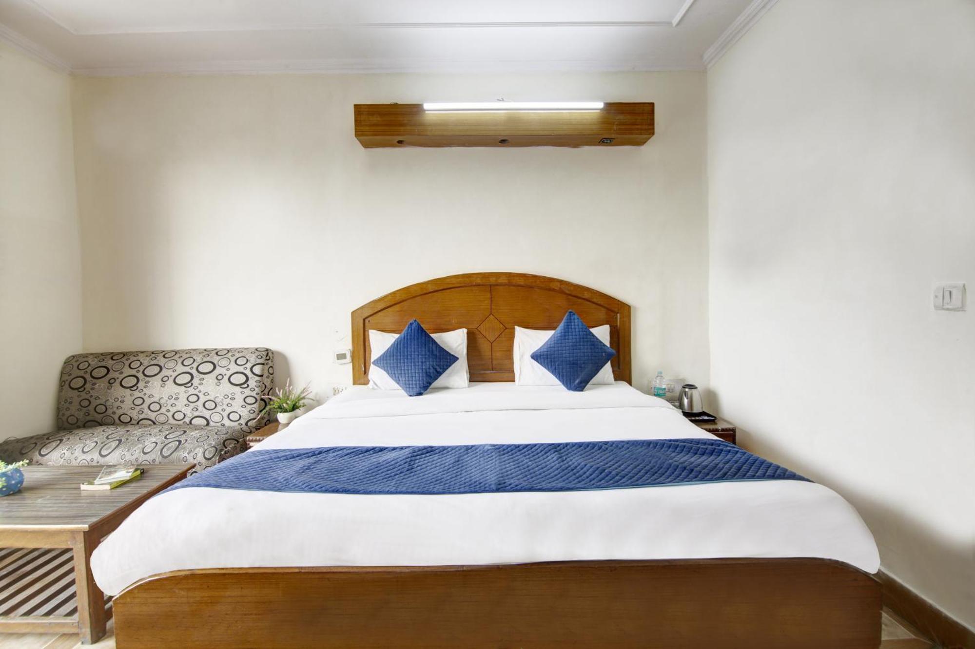 Hotel The Eden Park 诺伊达 外观 照片