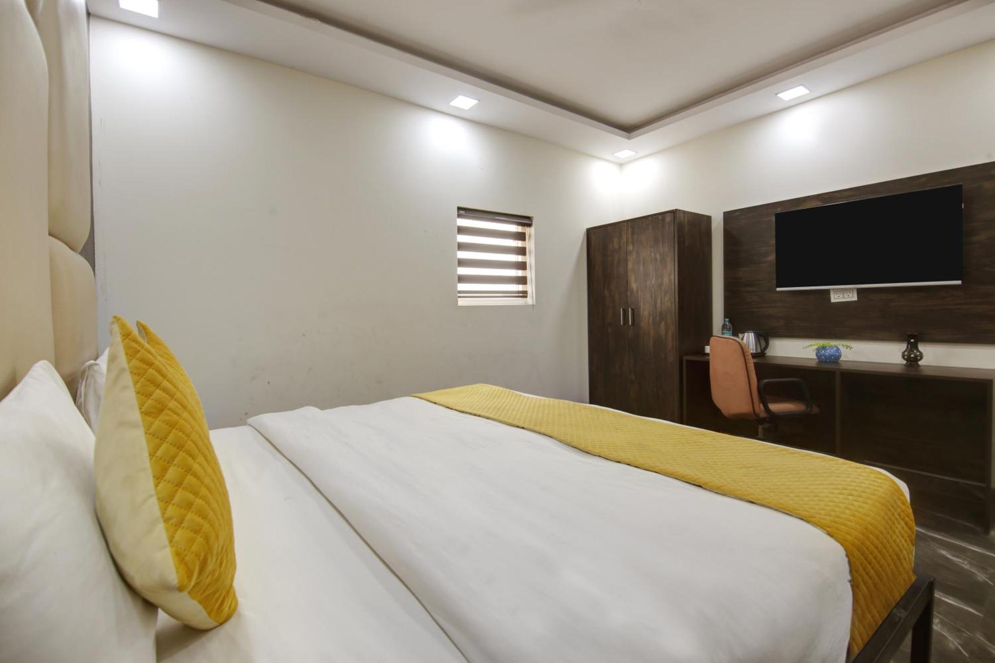 Hotel The Eden Park 诺伊达 外观 照片